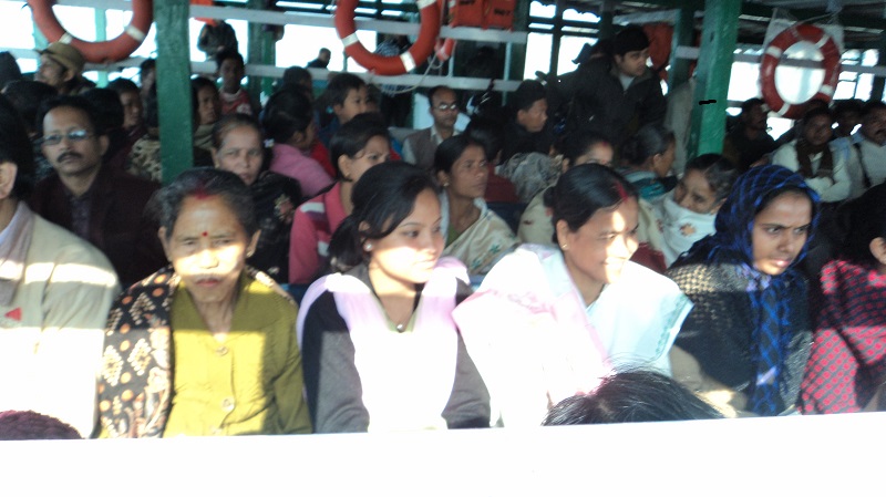 Wie überall in Indien: Zusammengepferchte Fahrgäste in Zug, Bus koder wie hier auf der Fähre