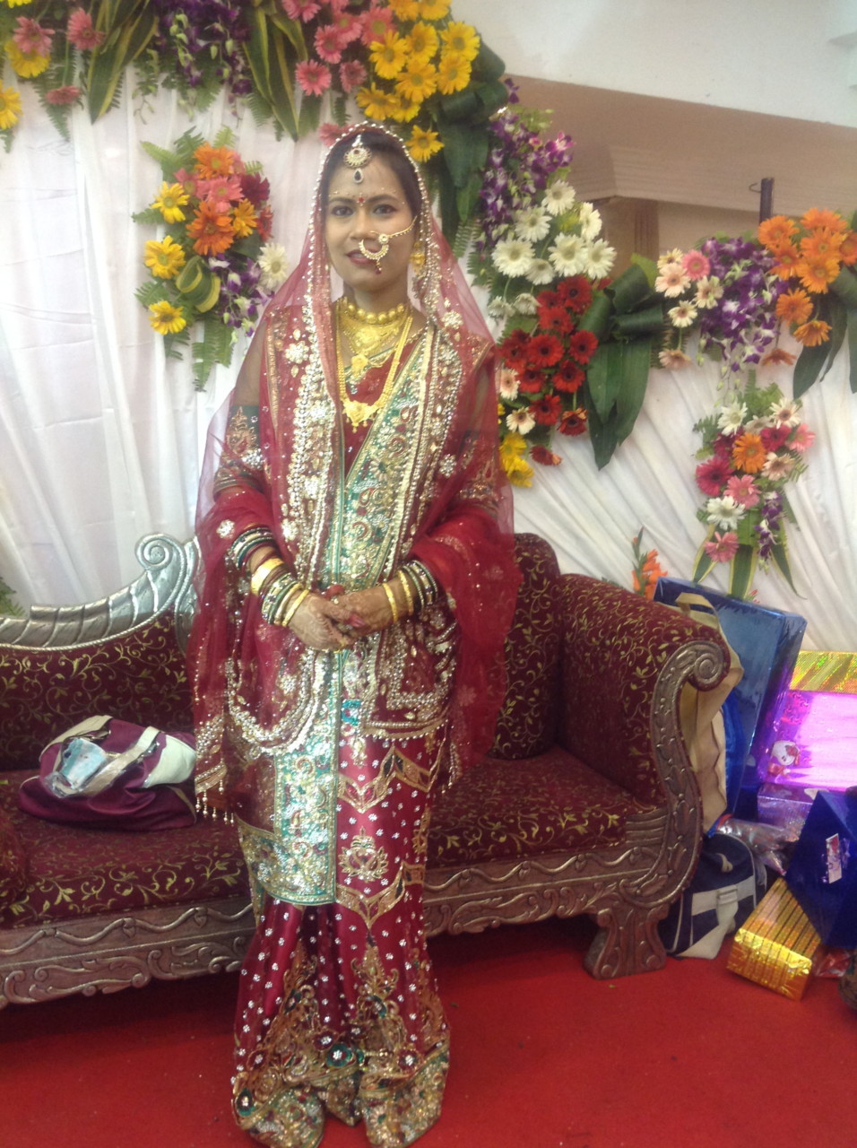 Schon wieder eine Hochzeit. Die Braut schaut fröhlicher als Prathiba in Guwahati. 