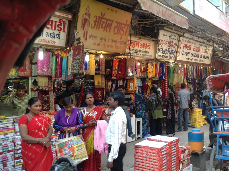Old Delhi Sari Shops in hülle und fülle